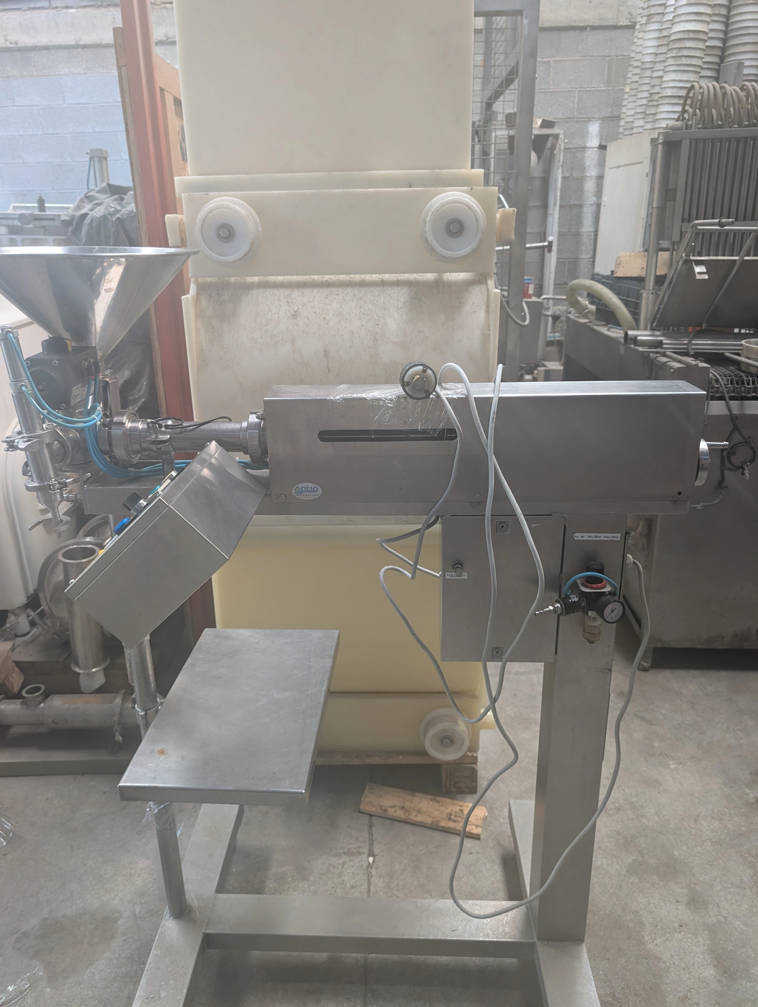 Dosificador Inyector para BURRATAS Fabricado  en Italia