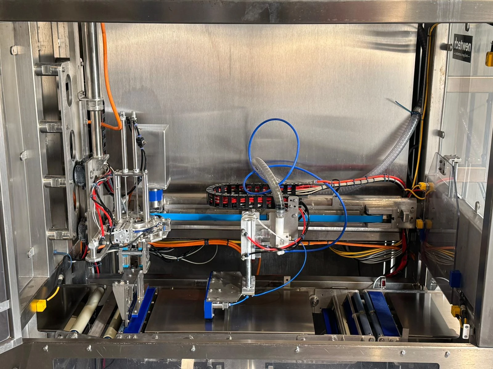 Cortador  automatizado  de queso  con control de peso marca NEWTECH