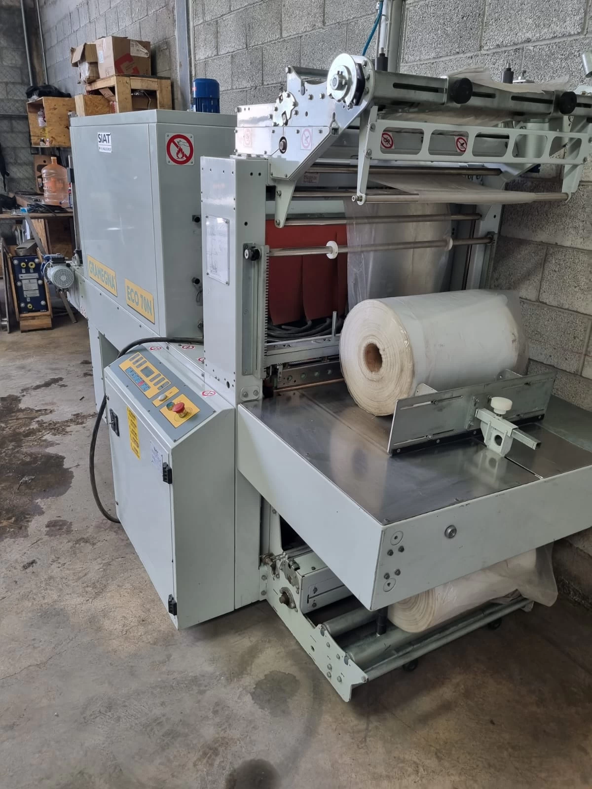 Envolvedora   Automatica  de  charolas   con tunel de contraccion