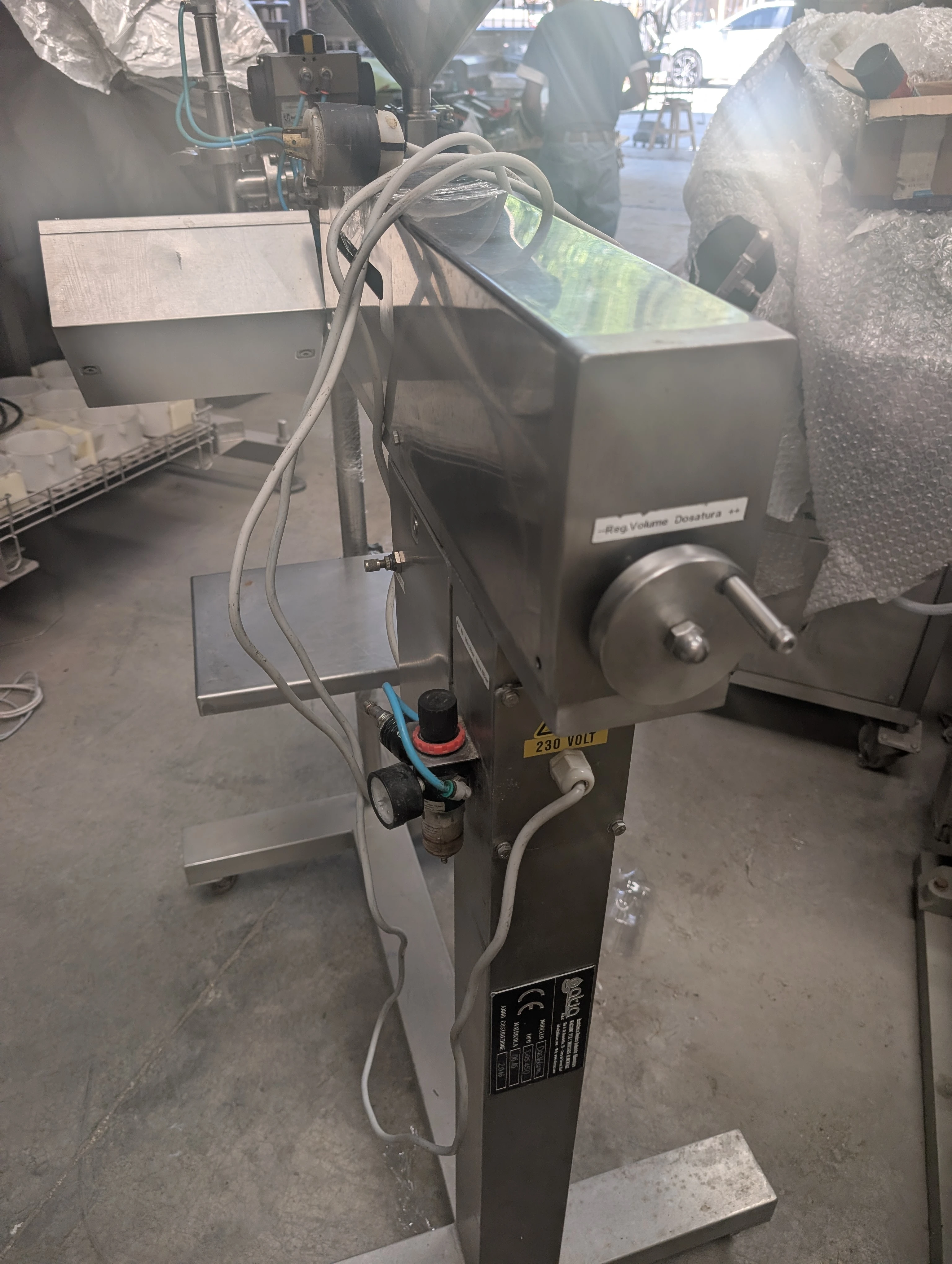 Dosificador Inyector para BURRATAS Fabricado  en Italia