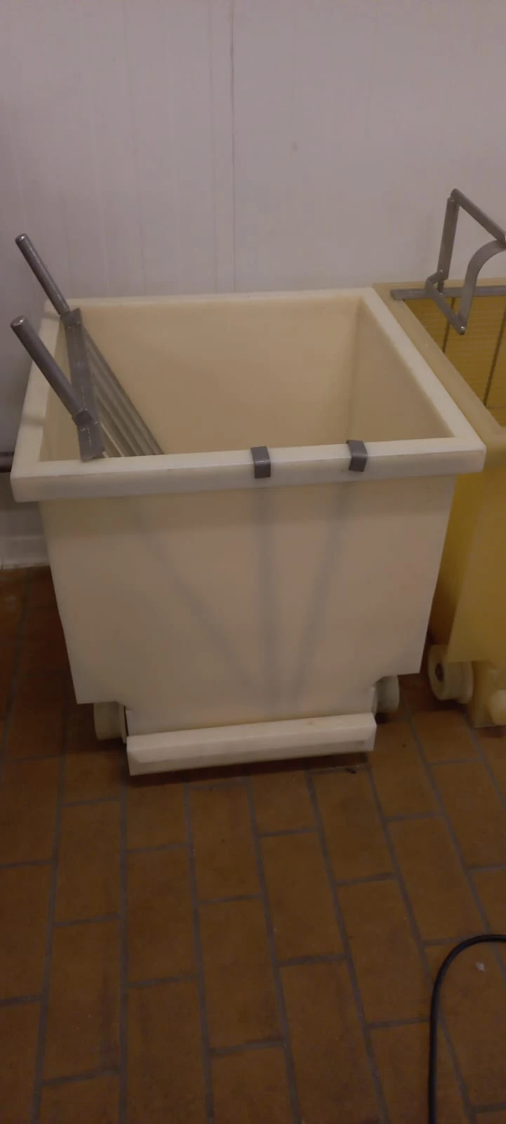 Linea  de cuajado y Moldeo de queso marca TECNAL Idela para queso camembert o Brie