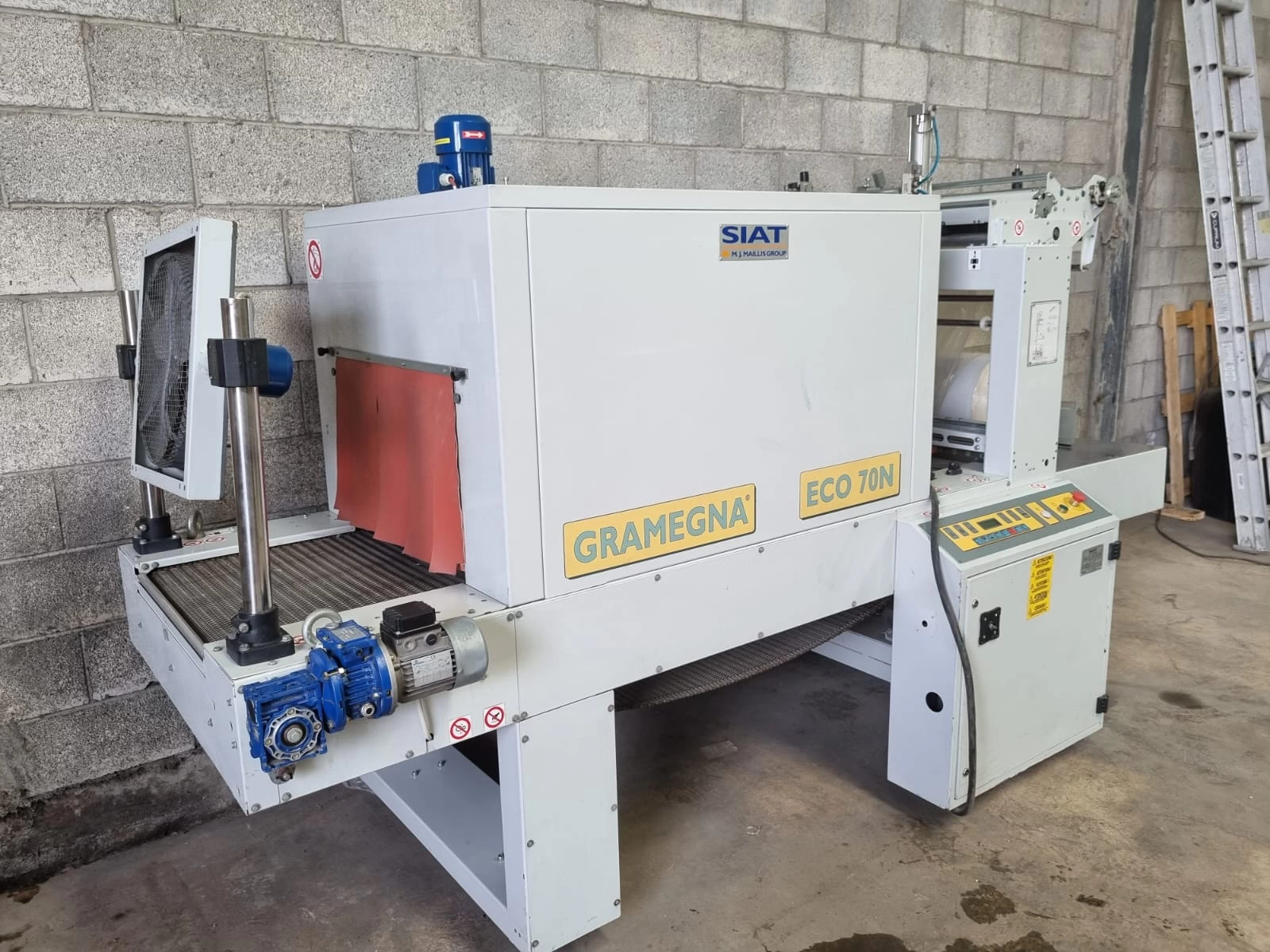 Envolvedora   Automatica  de  charolas   con tunel de contraccion