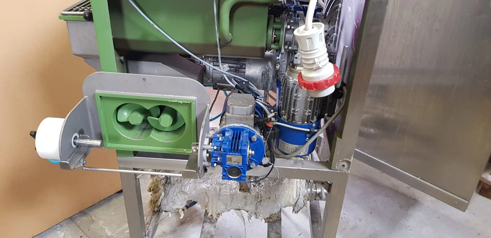 Melaxadora  --  Moldeadora para queso Mozarela   marca COMAT -----tipo COOKER