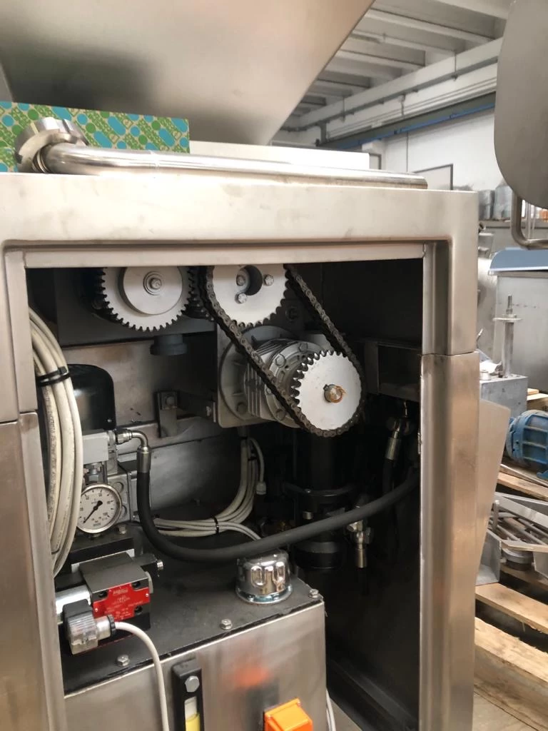 Moldeadora De Queso Mozzarela o Queso Para Pizza Tipo Carrusel marca CMT 