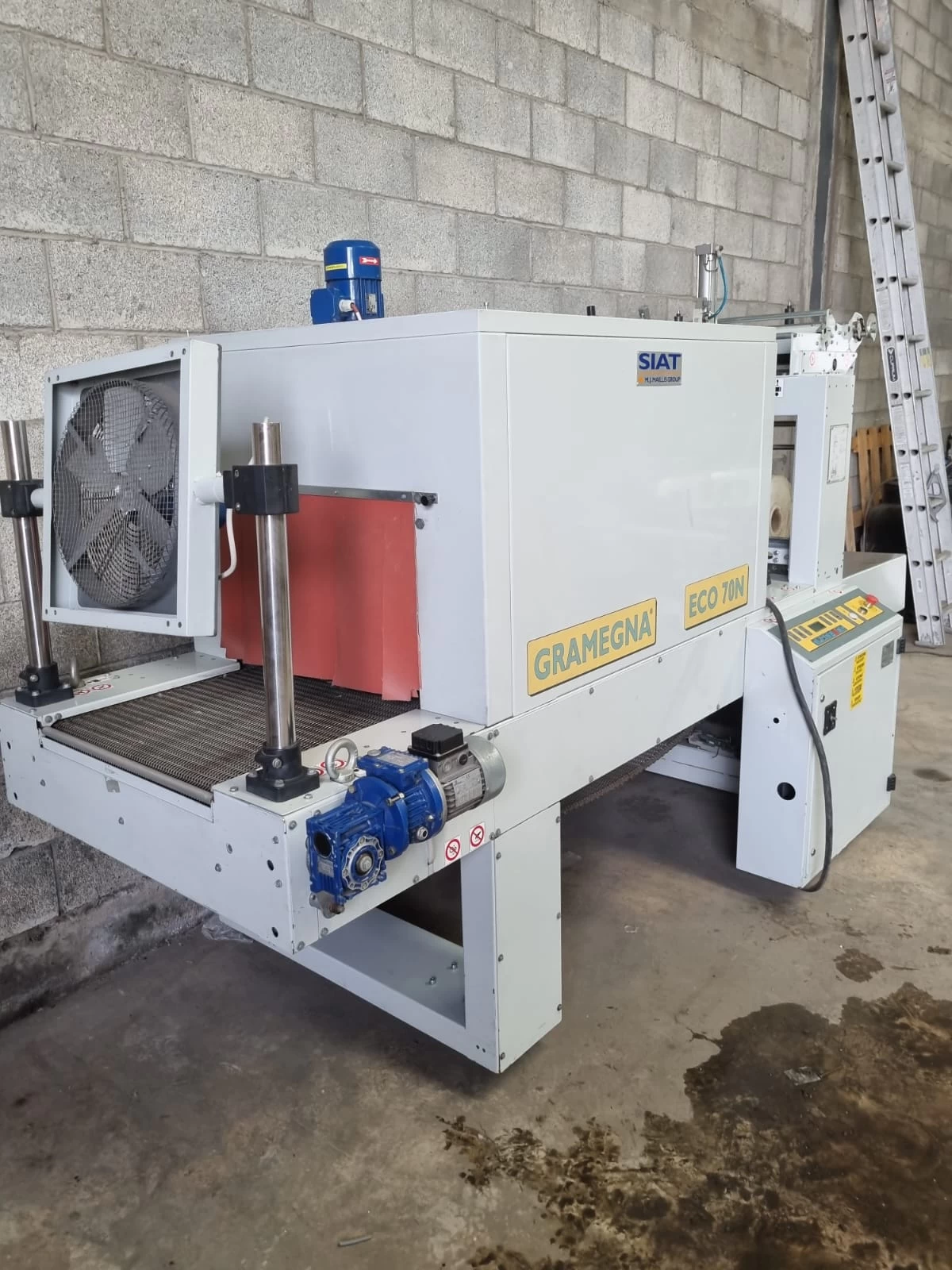 Envolvedora   Automatica  de  charolas   con tunel de contraccion