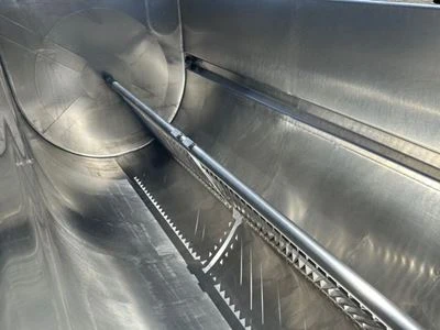 Tinas de Cuajado tipo polivalente marca CMT con descarga por volcado modelo P50 capacidad  de 5000 lts  SEMINUEVAS