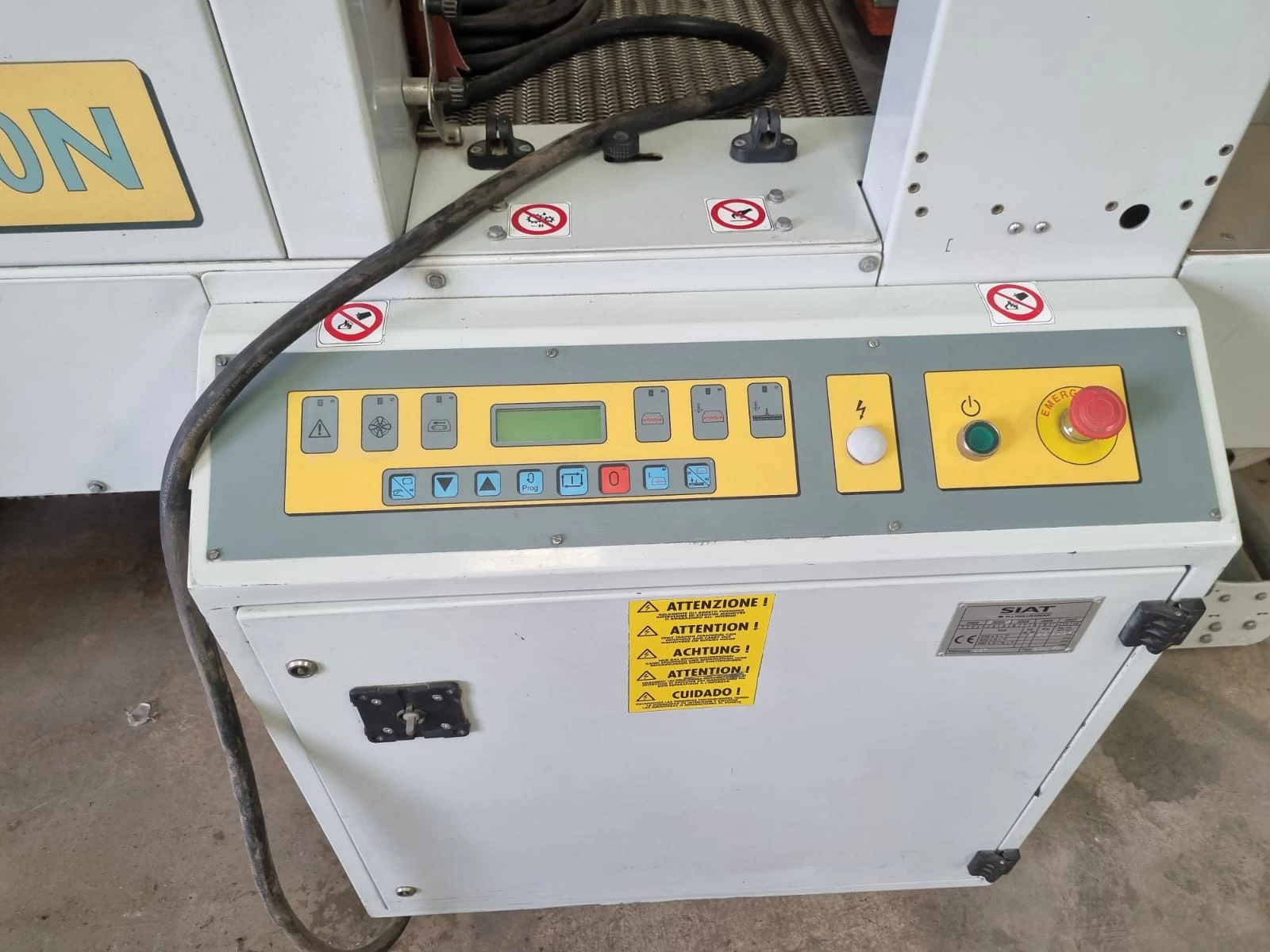 Envolvedora   Automatica  de  charolas   con tunel de contraccion